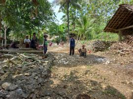 Warga Dusun Pijenan Gelar Kerja Bakti Persiapan Bantuan Cor Blok